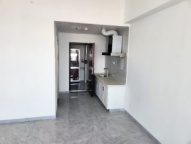 食品厂小区五楼，六层封顶70平米二室一厅，简装家具家电，17